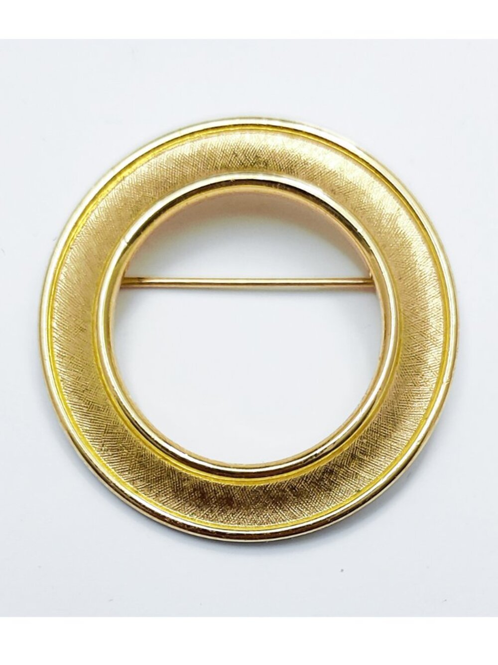 Vintage Signed 1950s Crown Trifari Gold Plated Circle Brooch 1-1/2" Diameter